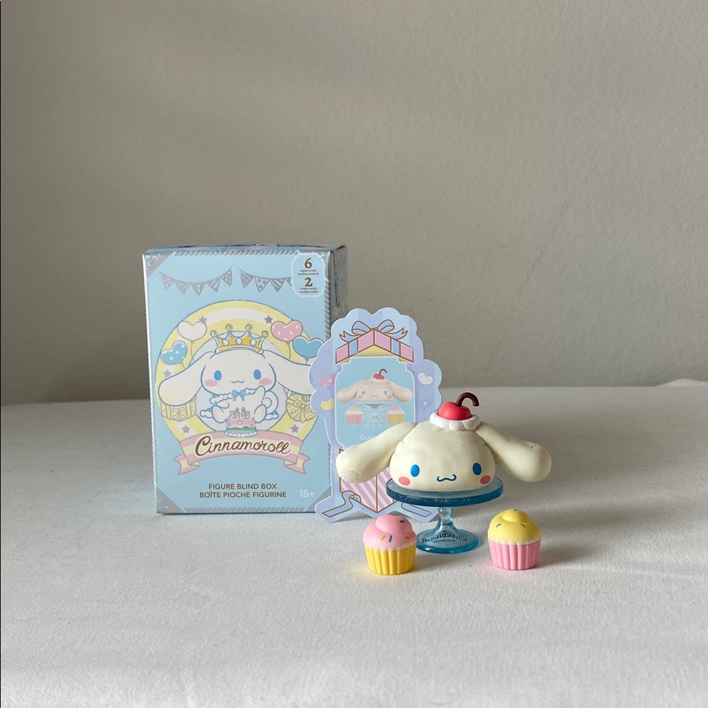 Sanrio Cinnamoroll Figure with Cupcakes